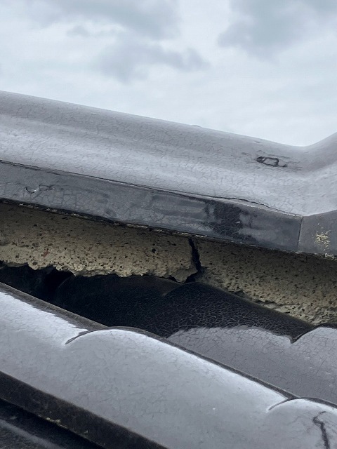 瓦屋根の漆喰の劣化・ヒビ